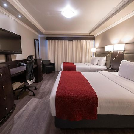 Hotel & Suites Le Dauphin Drummondville Exterior photo