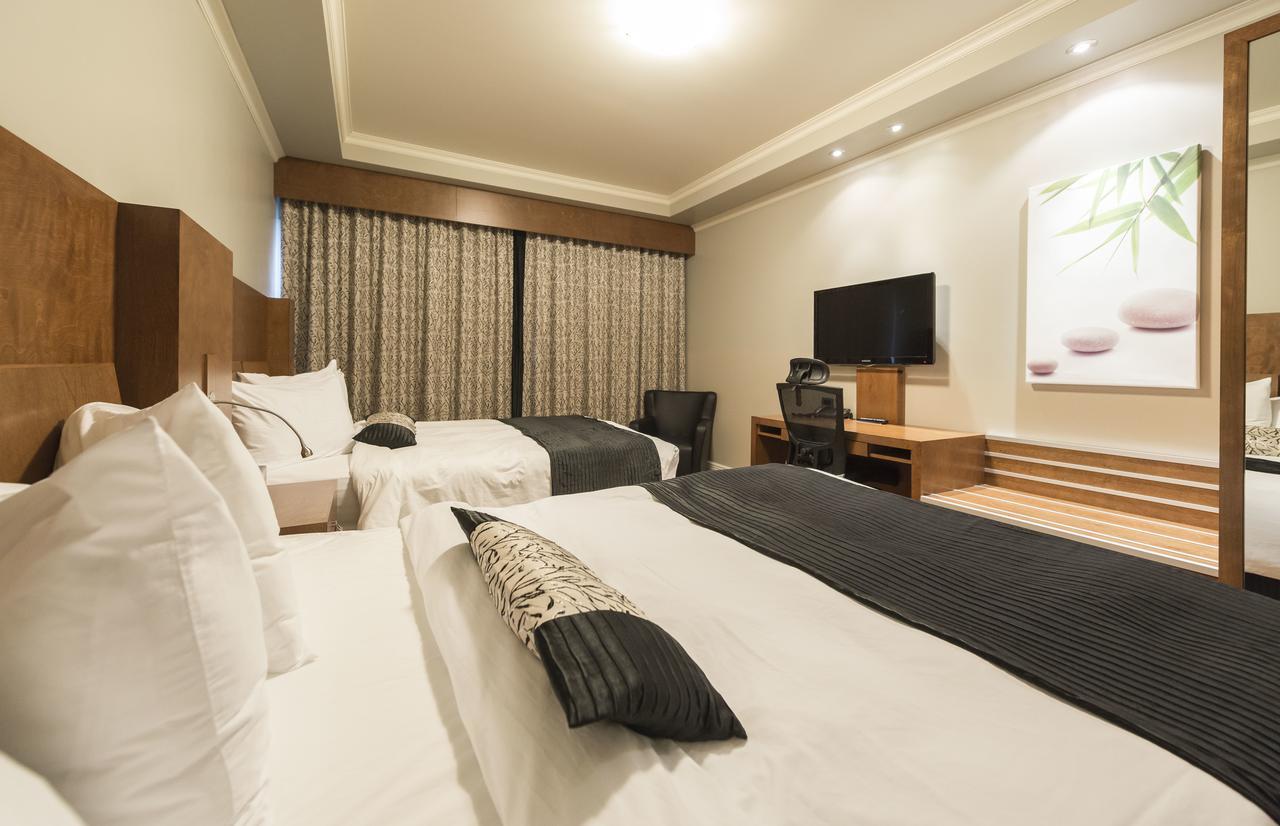 Hotel & Suites Le Dauphin Drummondville Exterior photo