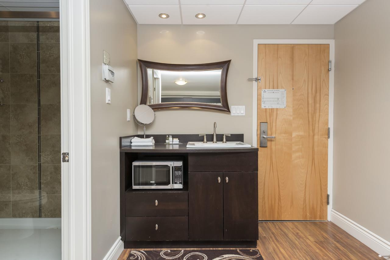 Hotel & Suites Le Dauphin Drummondville Exterior photo